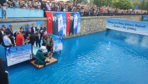 TEMSİLİ NASREDDİN HOCA DÜNYA ÇOCUKLARI GÜLSÜN DİYE GÖLE MAYA ÇALDI 