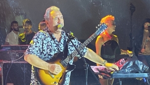 Ümit Besen - Pamela Konserine Yağmura Rağmen Yoğun İlgi 