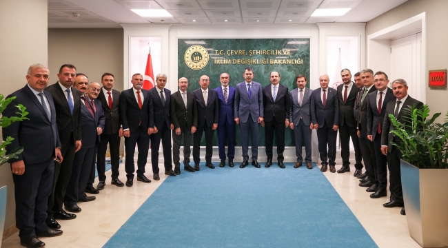 BAŞKAN ALTAY VE İLÇE BELEDİYE BAŞKANLARI BAKAN KURUM'U ZİYARET ETTİ