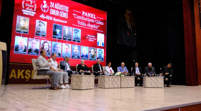  CUMHURİYETE GİDEN YOLDA AKŞEHİR PANELİ YOĞUN KATILIMLA GERÇEKLEŞTİ 