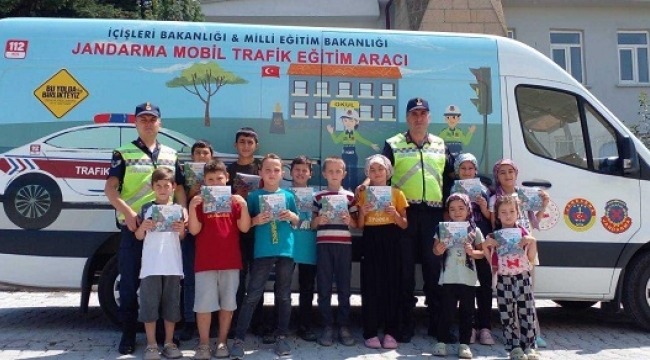 Jandarma Ekipleri Konya'da 121 Öğrenciye Trafik Eğitimi Verdi 