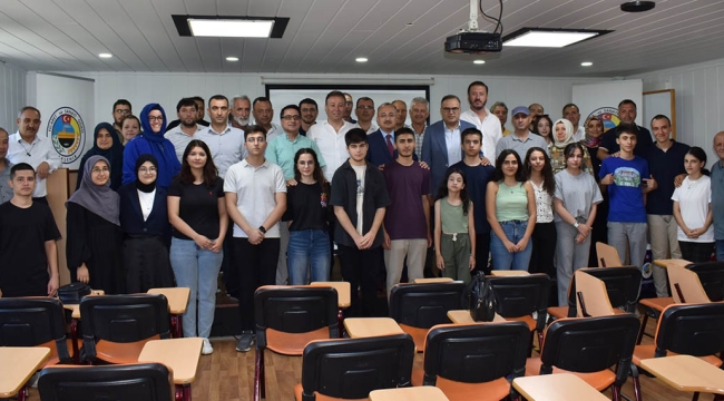 LGS SINAVINDA TAM PUAN ALAN VE YKS'DE DERECEYE GİREN AKŞEHİRLİ ÖĞRENCİLER ÖDÜLLENDİRİLDİ