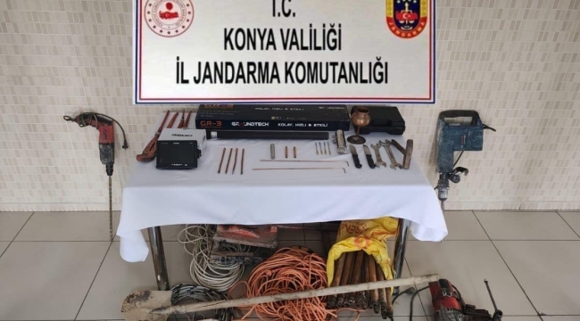 Sarayönü'de kaçak kazı yapan definecilere jandarmadan suç üstü 