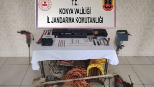 Sarayönü'de kaçak kazı yapan definecilere jandarmadan suç üstü 