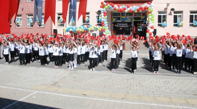 Akşehir'de İlköğretim Haftası Kutlama Programı Yapıldı 