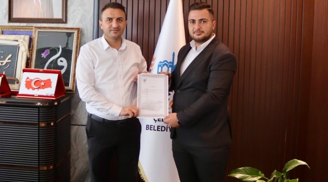 BAŞKAN MEŞE,AYIN PERSONELİNİ ÖDÜLLENDİRDİ 