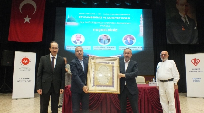 "Peygamberimiz ve Şahsiyet İnşası" Konulu Konferans Gerçekleştirildi