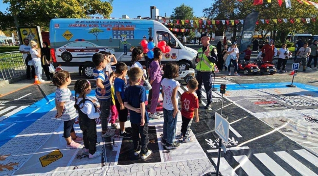 Jandarma ekiplerinden 779 öğrenciye trafik eğitimi