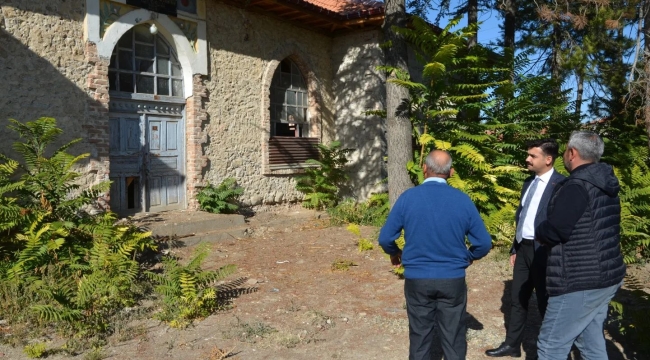 KAYMAKAM ÇINARKA,TARİHİ OKULDA  İNCELEMELERDE BULUNDU 