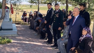 Kaymakam Özel Şehit Kabrini Ziyaret Etti 