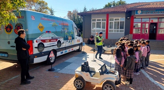 Konya'da jandarma öğrencilere ve sürücülere trafik eğitimi verdi 
