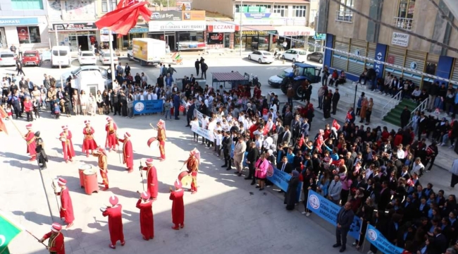 YUNAK'TA CUMHURİYET'İN 101. YILI KUTLANDI 