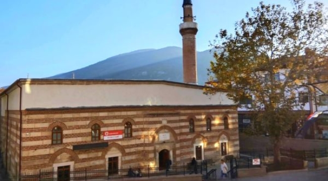 Akşehir İplikçi Camii'nde İşaret Dili ile Cuma Hutbesi Çevirisi Yapılıyor. 