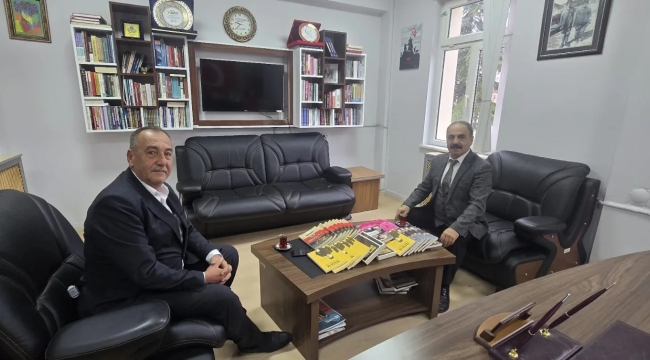BAŞKAN ÇİL'DEN ÖĞRENCİLERE KİTAP HEDİYESİ 