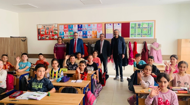 TOPALOĞLU'NDAN OKULLARA ZİYARET 