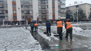 AKŞEHİR BELEDİYESİ'NDEN KARLA MÜCADELE SEFERBERLİĞİ 