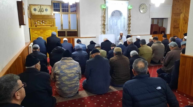 Akşehirliler Cuma Geceleri Ailece Camide Buluşuyor. 
