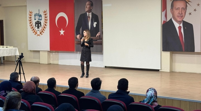 ÇELTİK'DE 'DİJİTAL DÜNYADA AİLE İÇİ İLETİŞİM' KONFERANSINA YOĞUN İLGİ