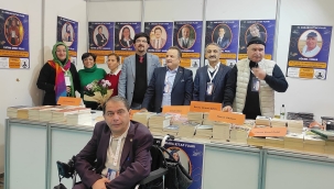 GAZETEMİZİN YAZARLARI ANKARA KİTAP FUARINDA OKURLARIYLA BULUŞTU 