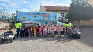 Konya'da jandarma ekiplerince öğrencilere trafik güvenliği eğitimi verildi 