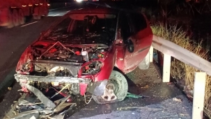 OTOMOBİL BARİYERE ÇARPTI 1 YARALI 