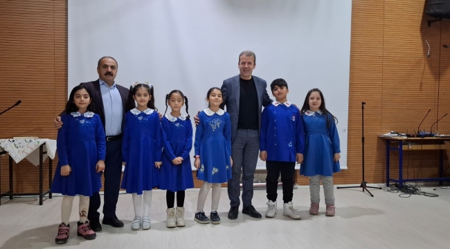 YUNAK'TA İSTİKLÂL MARŞINI EZBERE GÜZEL OKUMA YARIŞMASI