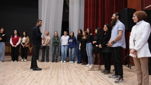 AKŞEHİR BELEDİYESİ TİYATRO KULÜBÜ SAHNEYE İLK ADIMINI ATTI 