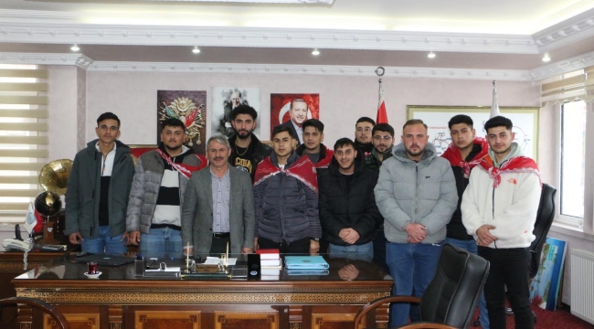 ASKERE GİDECEK GENÇLERDEN BAŞKAN GÜNALTAY'A ZİYARET 