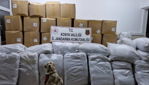 Jandarma'nın Konya'da durdurduğu TIR'dan piyasa değeri 1 milyon 450 bin TL olan kaçak tütün ele geçirdi