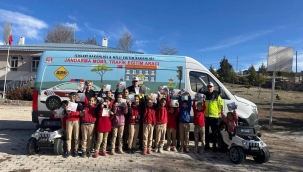 Konya'da jandarma ekiplerinden öğrencilere trafik eğitimi 