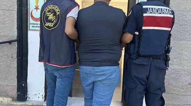 Konya'da JASAT ekipleri, 56 yıl 6 ay hapis cezasıyla aranan şahsı yakaladı 