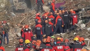 Konya'daki çöken binada ölü sayısı 2'ye yükseldi 