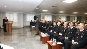 Konya Valisi Akın başkanlığında, Jandarma Komutanlığı'nda değerlendirme toplantısı gerçekleştirdi 