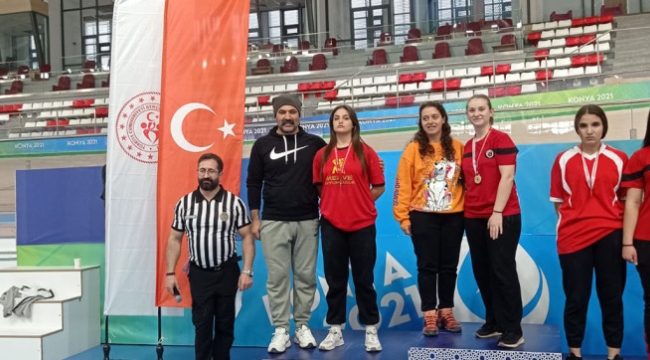 Şehit İsmail Cem Yakınlar Mesleki ve Teknik Anadolu Lisesi'nden Bilek Güreşi Başarısı 