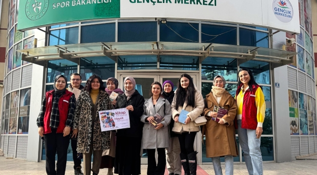 EDEBİ GENÇLER KİTAP OKUYOR… 
