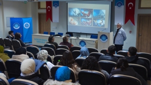 NEÜ'de Reklamcılık ve İş Dünyasındaki İletişim Ele Alındı