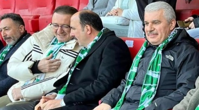 SAMİMİ SOHBETLERİ DİKKAT ÇEKTİ 