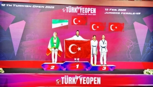 Taekwondocu Zeynep Duru Kokoç. Antalya'da kürsüye Türk Bayrağı ile çıktı 