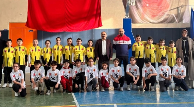 YUNAK'TA GELENEKSEL ÇOCUK OYUNLARI TURNUVASI HEYECANI 
