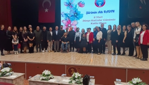 AKM'de Şiirler Müzik Nağmeleriyle Ziyafete Dönüştü 