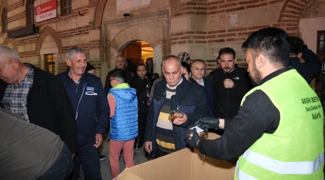 AKŞEHİR BELEDİYESİ, KADİR GECESİ'NİN BEREKETİNİ HEMŞEHRİLERİYLE PAYLAŞTI