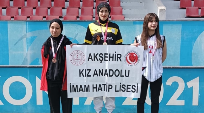 AKŞEHİR KIZ ANADOLU İMAM HATİP LİSESİ ZİRVEYİ BIRAKMIYOR 