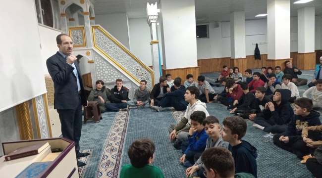 Akşehir Müftülüğü tarafından "Gençlerle İtikaf" programı organize edildi.