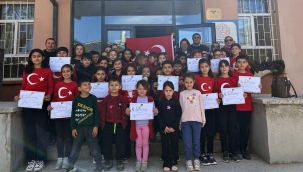 HÜSEYİN TEKİNER İLKOKULU'NDA İSTİKLAL MARŞI COŞKUSU