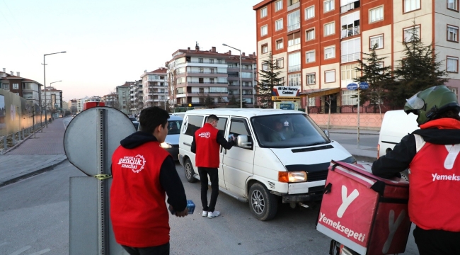 KARATAYLI GENÇLER İFTARA YETİŞEMEYENLERİ YALNIZ BIRAKMADI