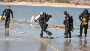 Konya'da Dalgıç polislerden buzlu suda tatbikat! 