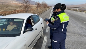 Konya'da jandarmadan uygulama! 2 bin 17 araç sorgulandı 