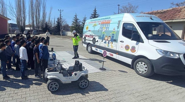 Konya'da öğrenci ve sürücülere yönelik trafik eğitimi