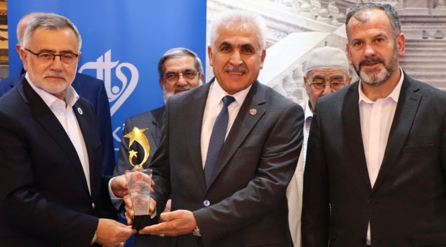 Muhtar İncekara 'ya, " 2025 yılı İyilik ödülü" verildi 