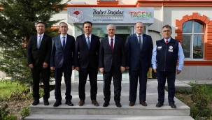 Vali Akın, Bahri Dağdaş Uluslararası Tarımsal Araştırma Enstitüsü Müdürlüğünü Ziyaret Etti